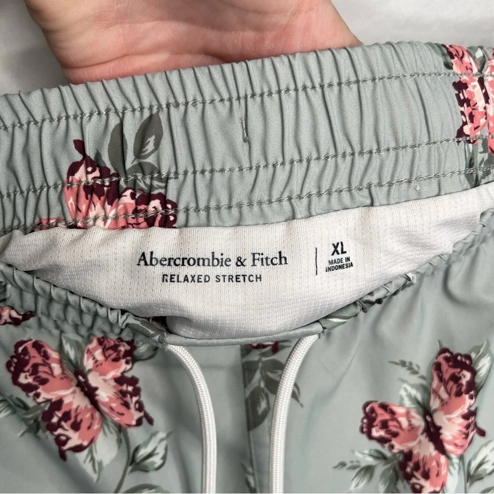 Abercrombie & Fitch Men's XL Floral Butterfly Swim Trunks Relaxed Stretch Shorts